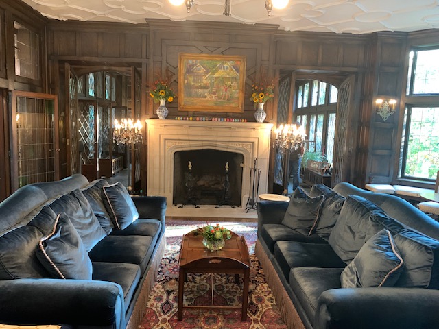 Evans Governors Mansion 25 Sitting Area