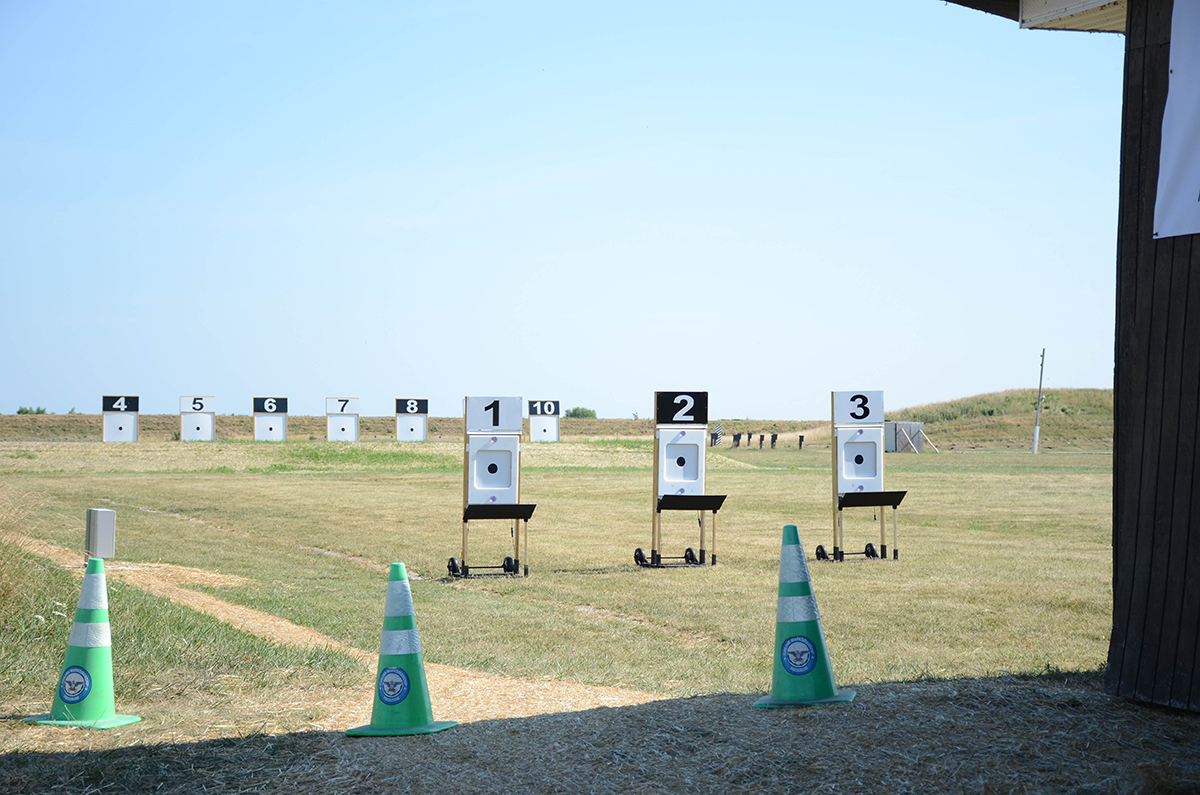 Petrarca Range contains 10 electronic targets: three for pistol and seven for rifle.